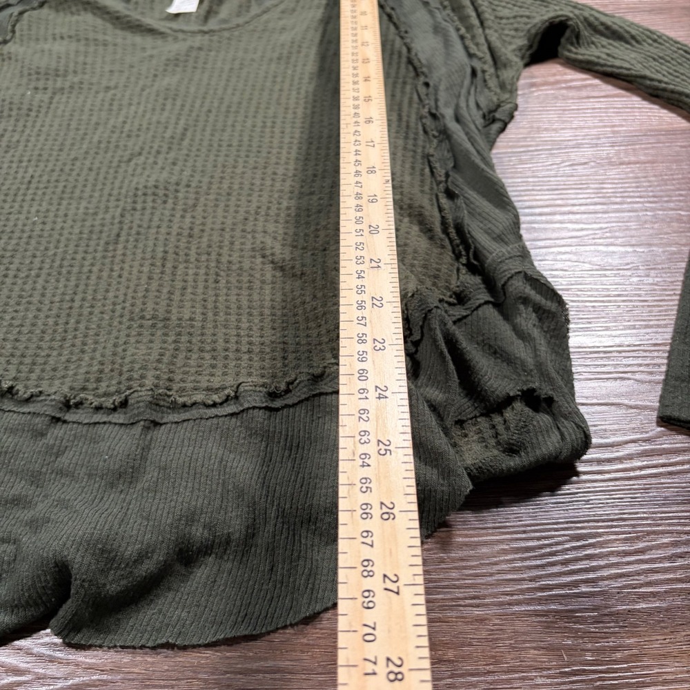 We The Free Free People Olive Green Waffle Knit Thermal Top XS Boho Raw Seam - Picture 5 of 5